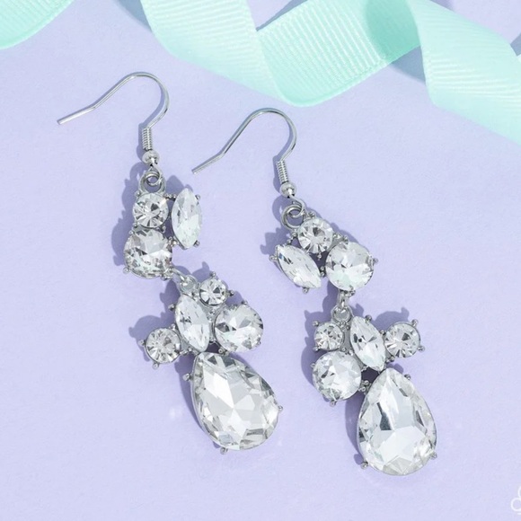 Paparazzi Jewelry - ⚪️💎⚪️ “RHINESTONE REVELER” WHITE RHINESTONE CRYSTAL EARRINGS ~ PAPARAZZI❗️⚪️💎⚪️